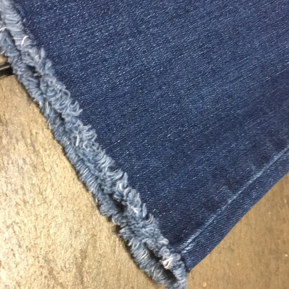 Universal threads blue jean skirt size 6/28. - Picture 10 of 10